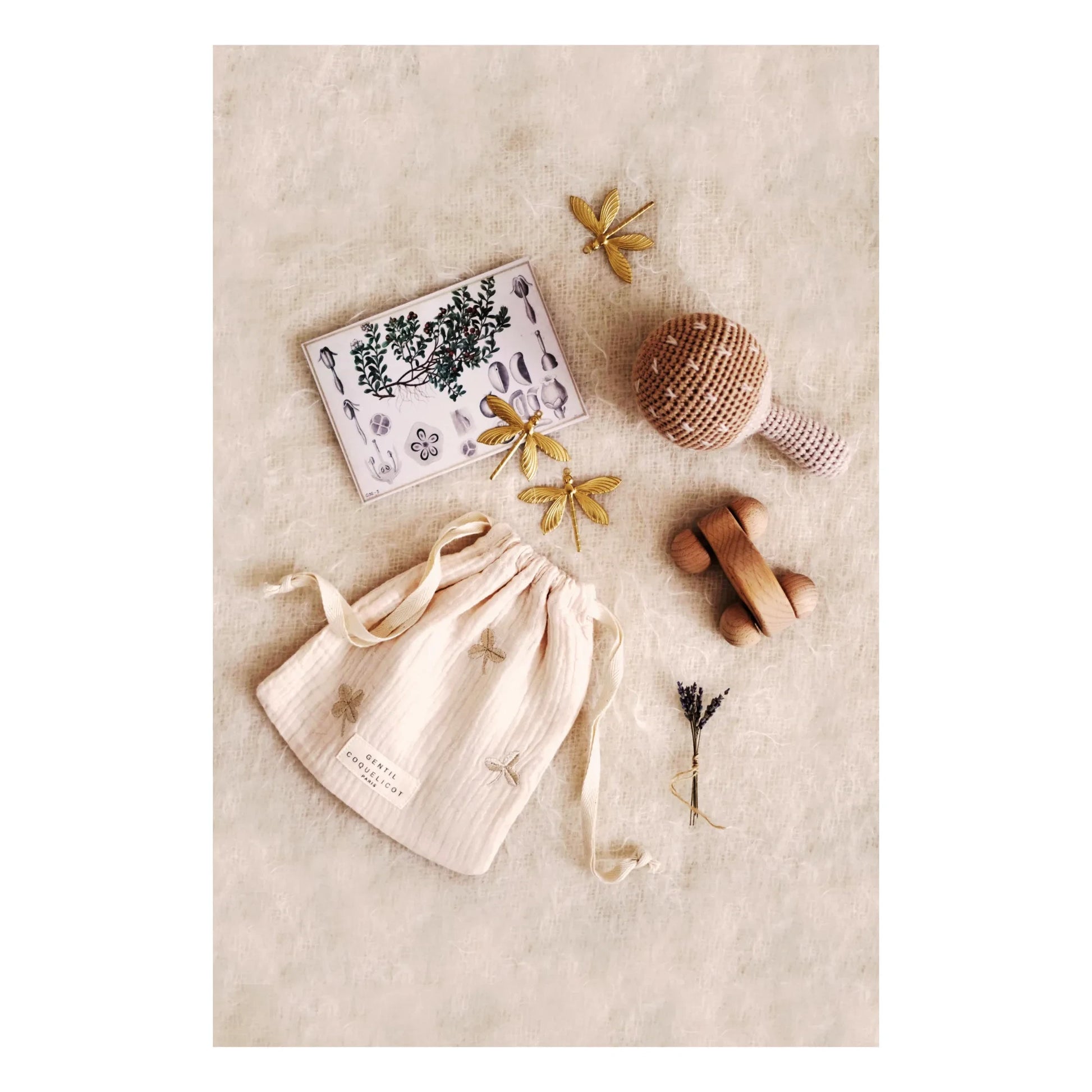 Gentil Coquelicot - Knitted Booties and Embroidered Pouch | Chocolate