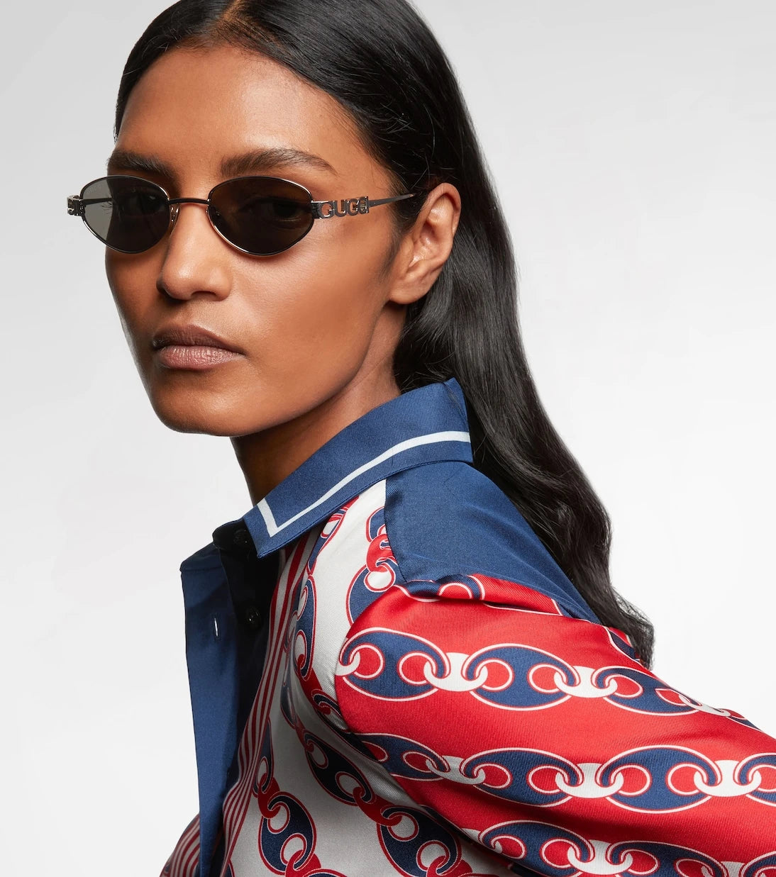 Gucci - نظارة شمسية بيضاوية