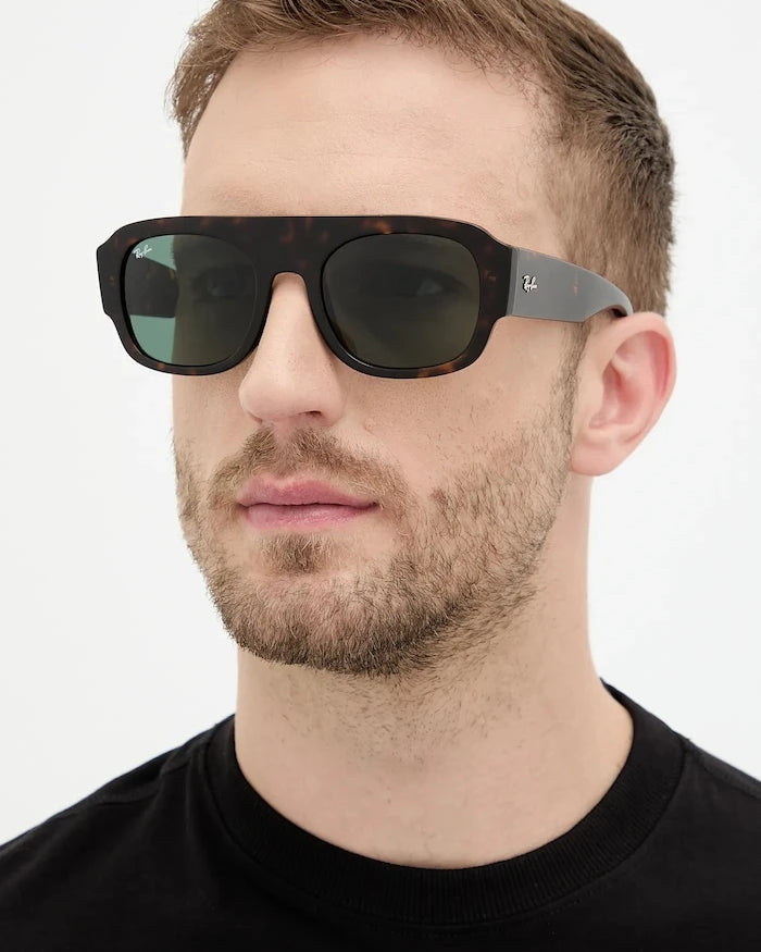 Ray-Ban güneş gözlüğü