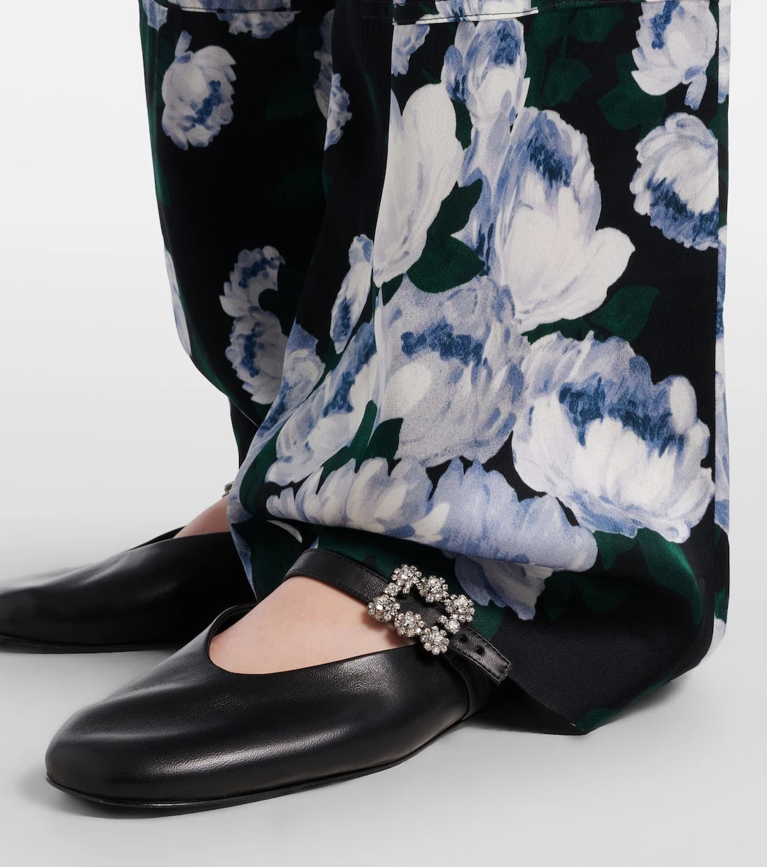 Roger Vivier - Roundy Toe embellished leather ballet flats