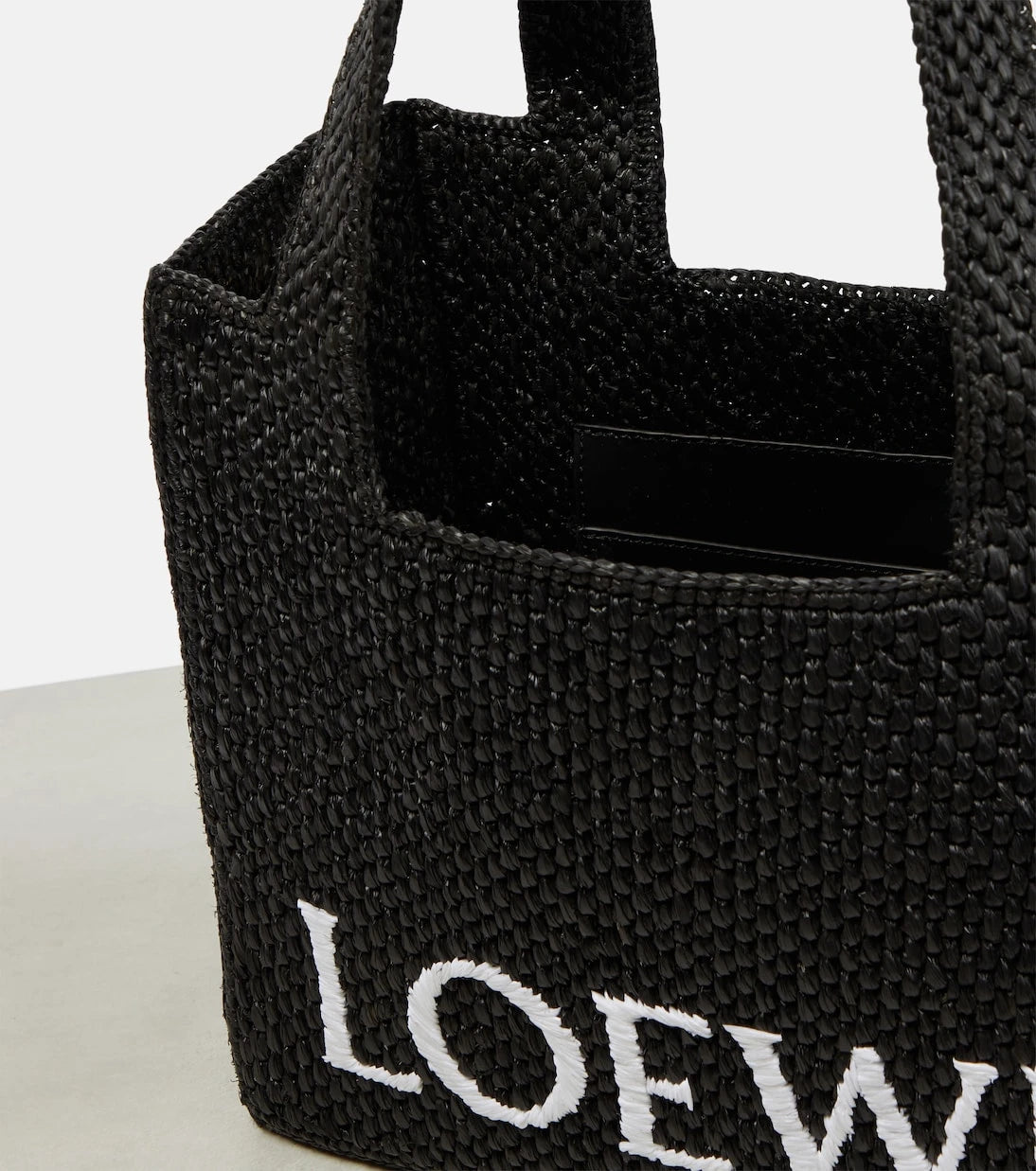Loewe - حقيبة يد توت كبيرة من الرافيا بشعار باولاز إيبيزا