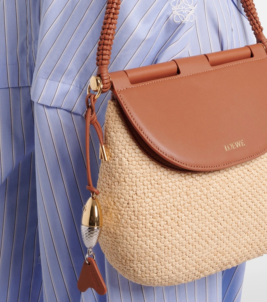 Loewe - حقيبة كتف باولا أيبزا بيسكادور المتوسطة من الرافيا