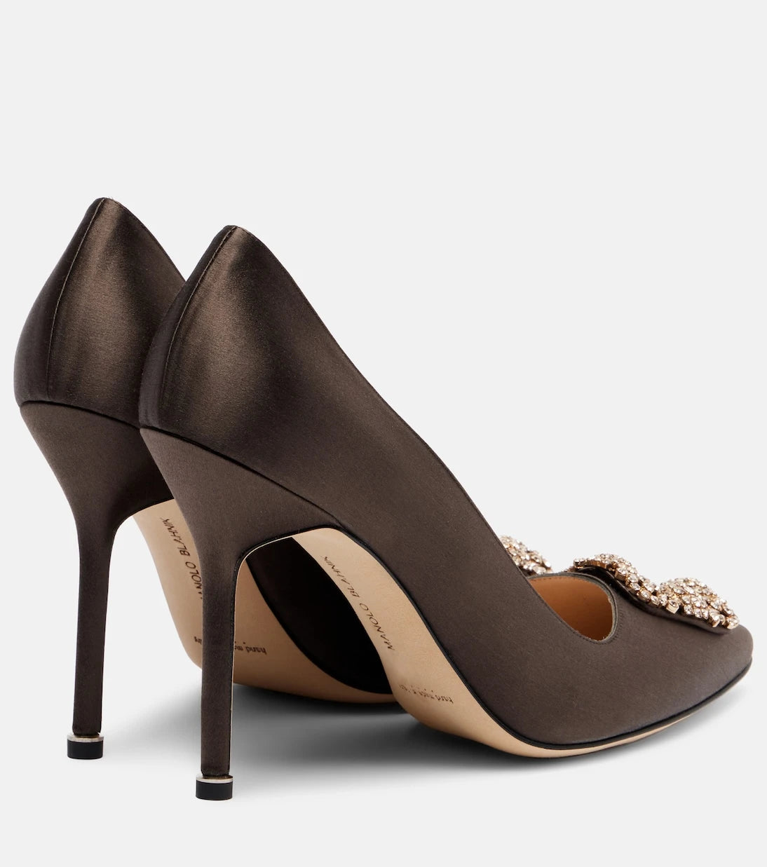 Manolo Blahnik - حذاء Hangisi 90 بكعب عالٍ من الساتان مزين بحلي
