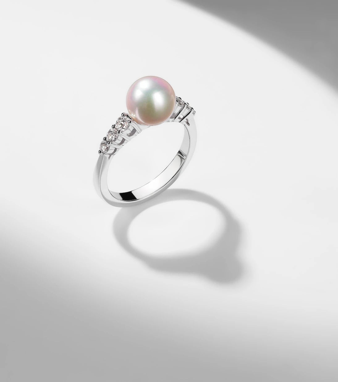 Mikimoto - İncili ve Pırlantalı 18 ayar beyaz altın yüzük