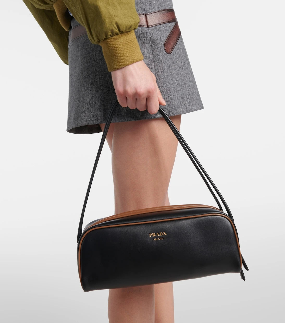 Prada - حقيبة كتف برادا سوينغ صغيرة من الجلد