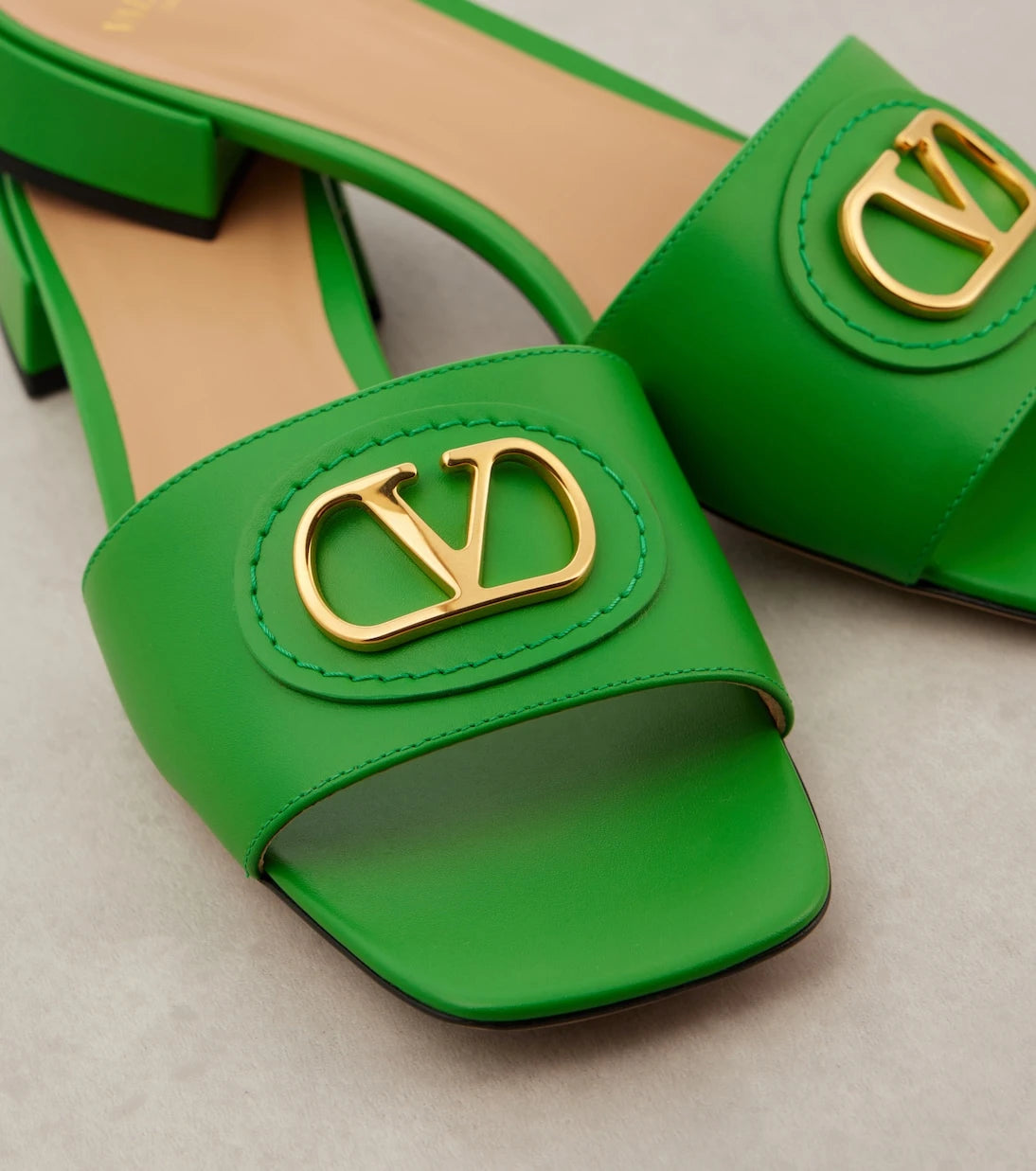 Valentino Garavani - VLogo Signature leather slides