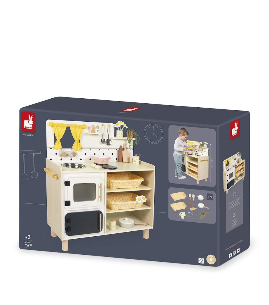 Large Well-Equipped Grandma's Kitchen