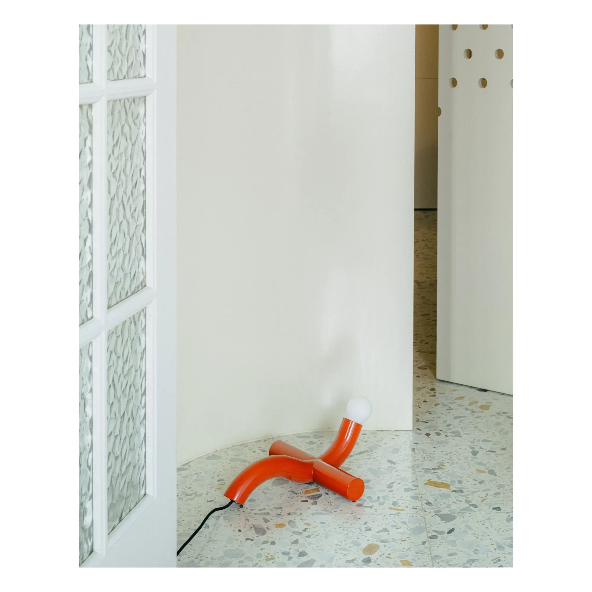 Valerie Objects - La Due table lamp | Red