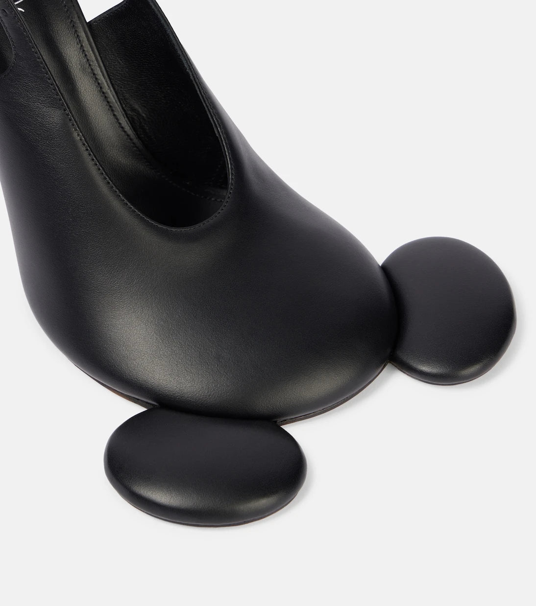 Coperni - حذاء slingback بكعب من الجلد مزين بشخصية ميكي من Disney®