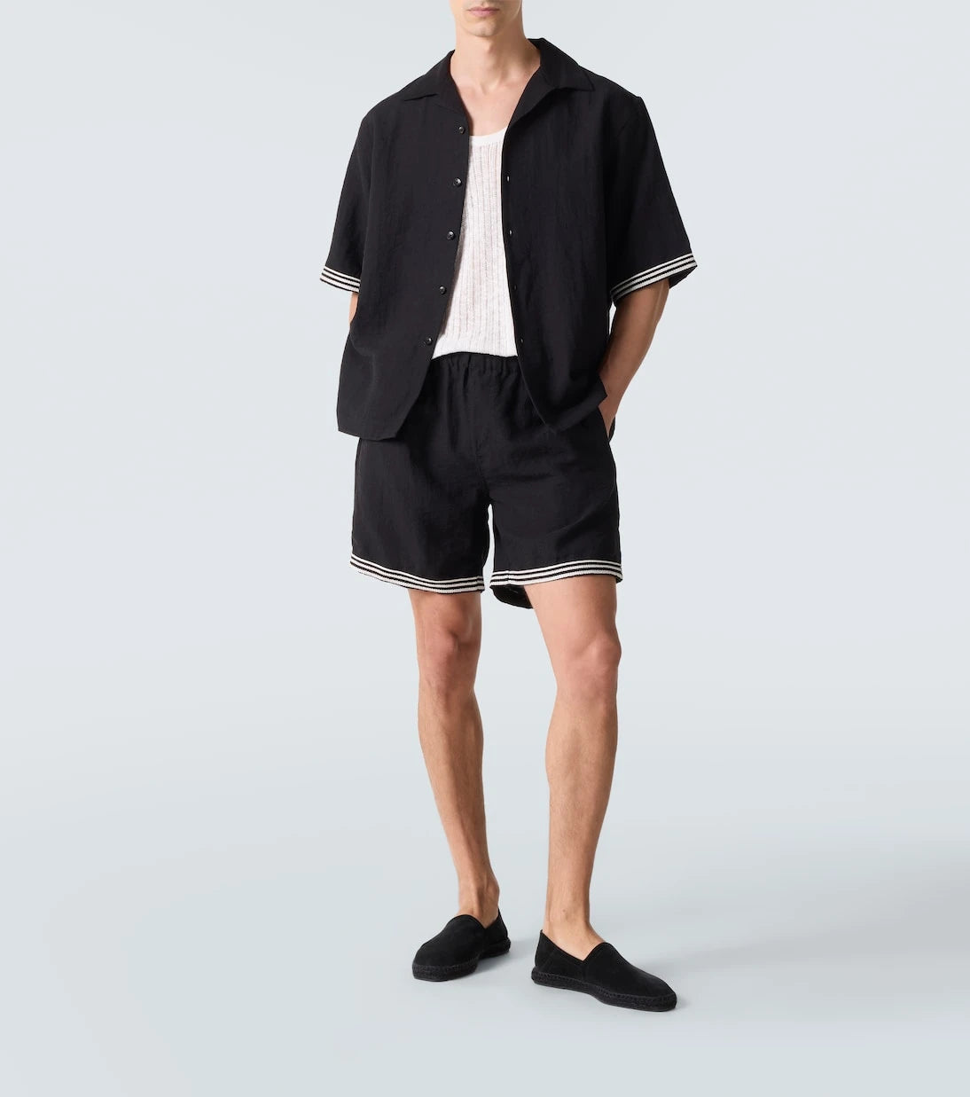 Commas - Embroidered shorts