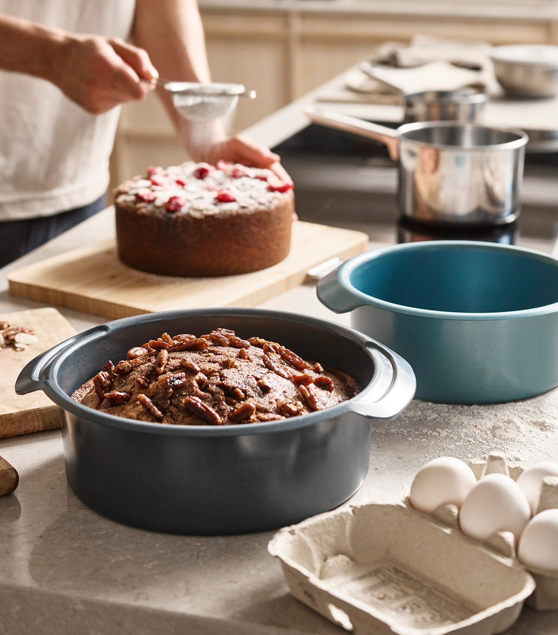 Set of 2 Non-Stick Nest Round Cake Tins