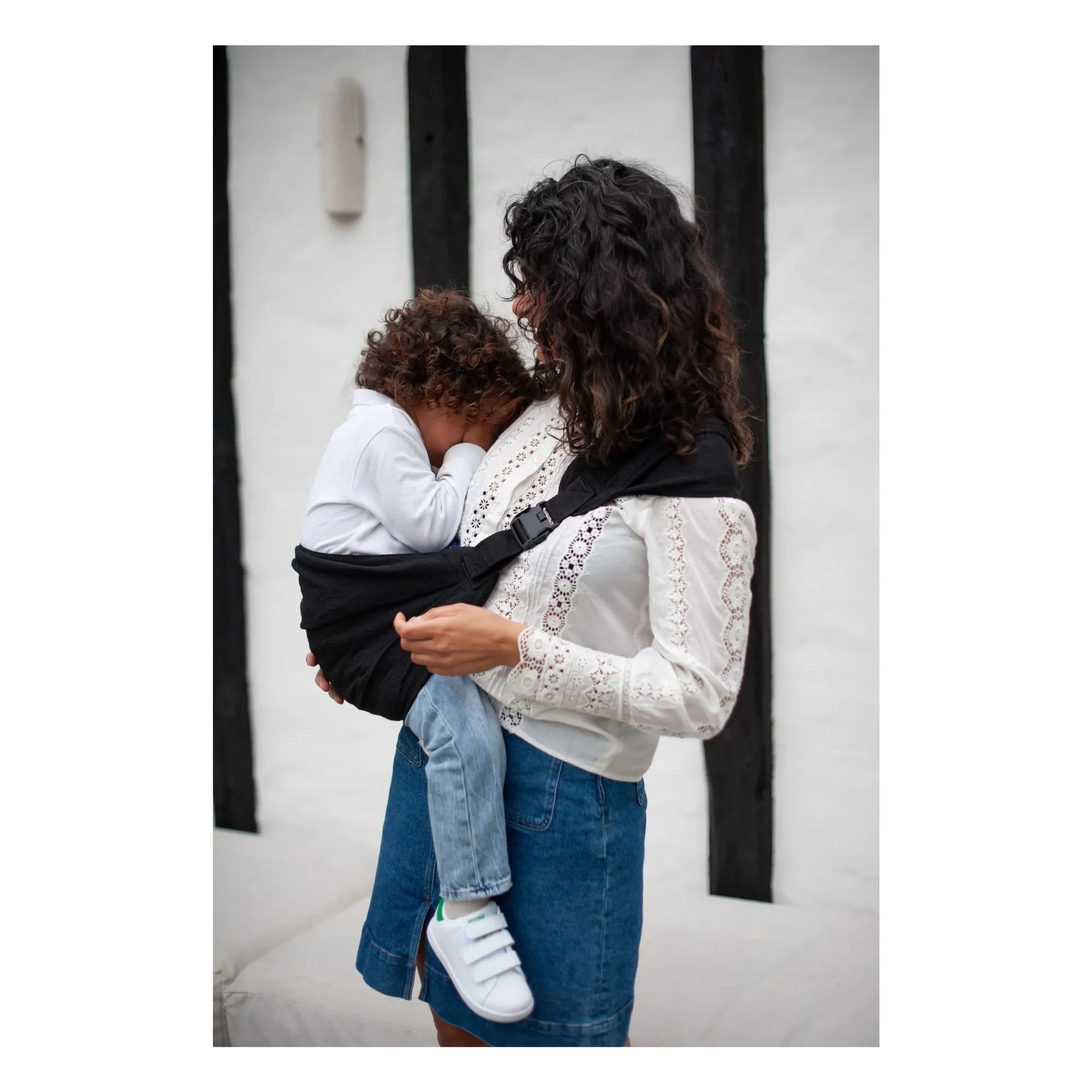 Mama Hangs - Carry &amp; Walk baby carrier | Black