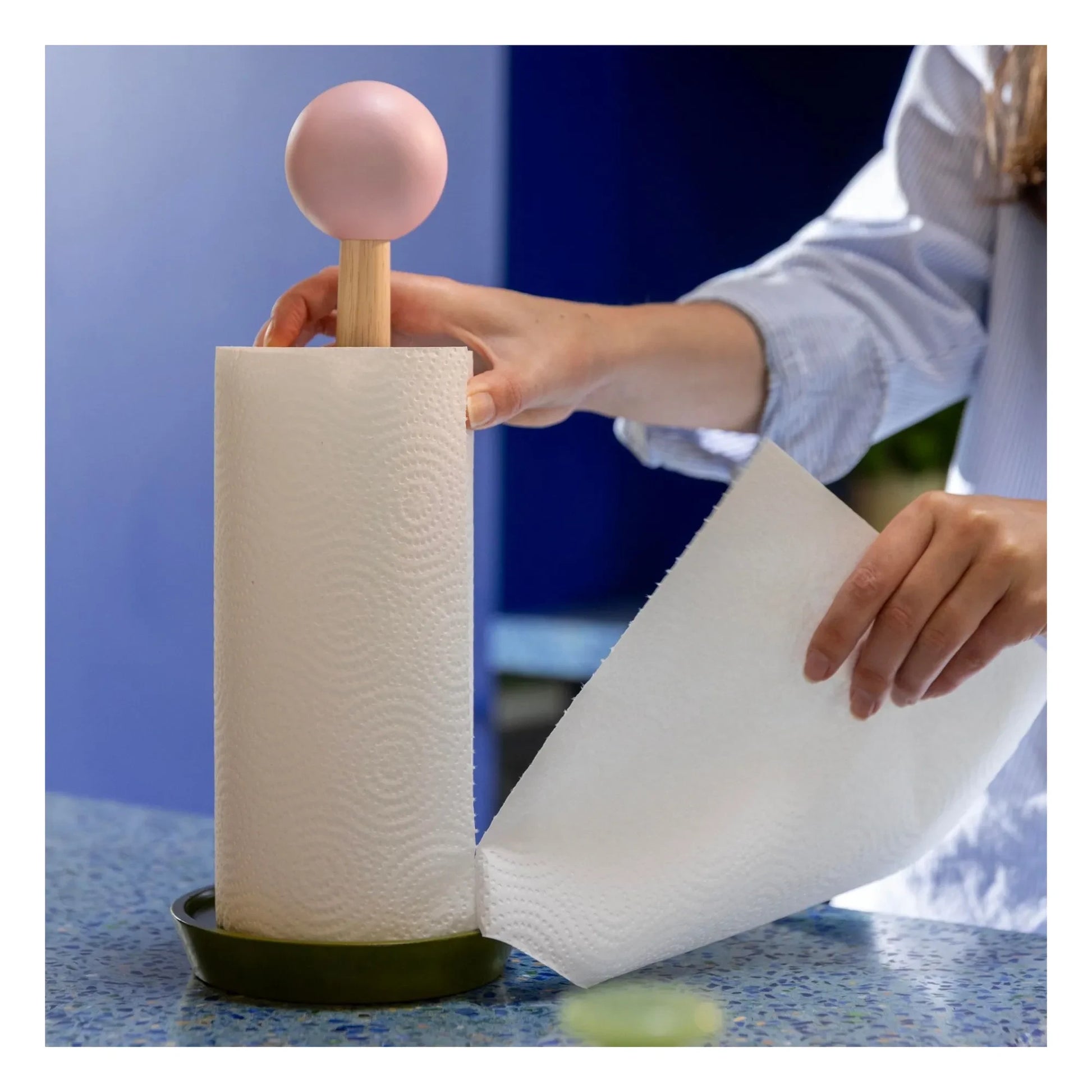 &Klevering - Halma paper towel holder | Pink