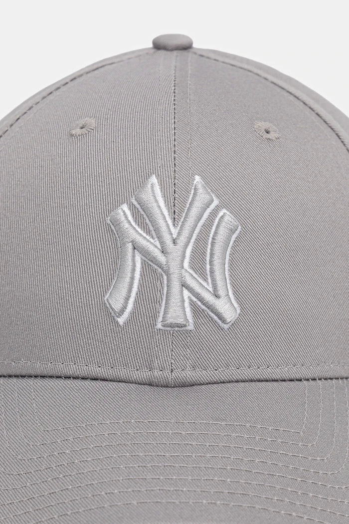 New Era 0 OUTLINE 9FORTY® Pamuklu Vizörlü Şapka