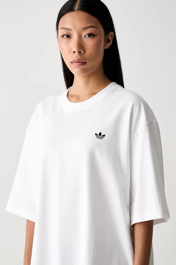 adidas Originals kadın pamuklu Essentials tişört