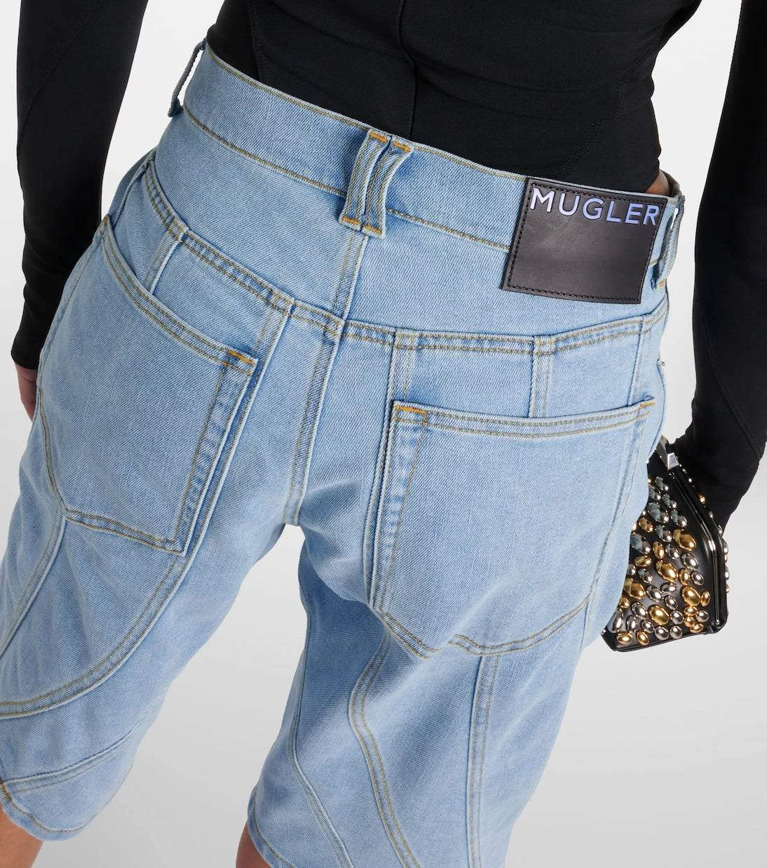 Mugler - شورت جينز واسع الساقين بتصميم لولبي
