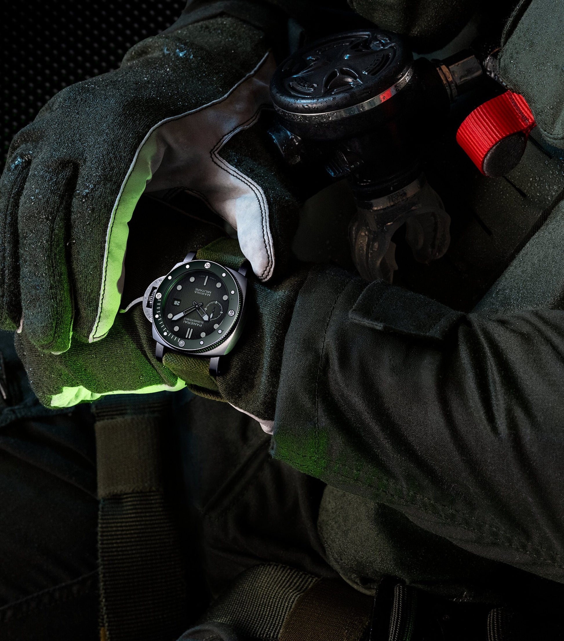 Stainless Steel Submersible Marina Militare Watch 44mm