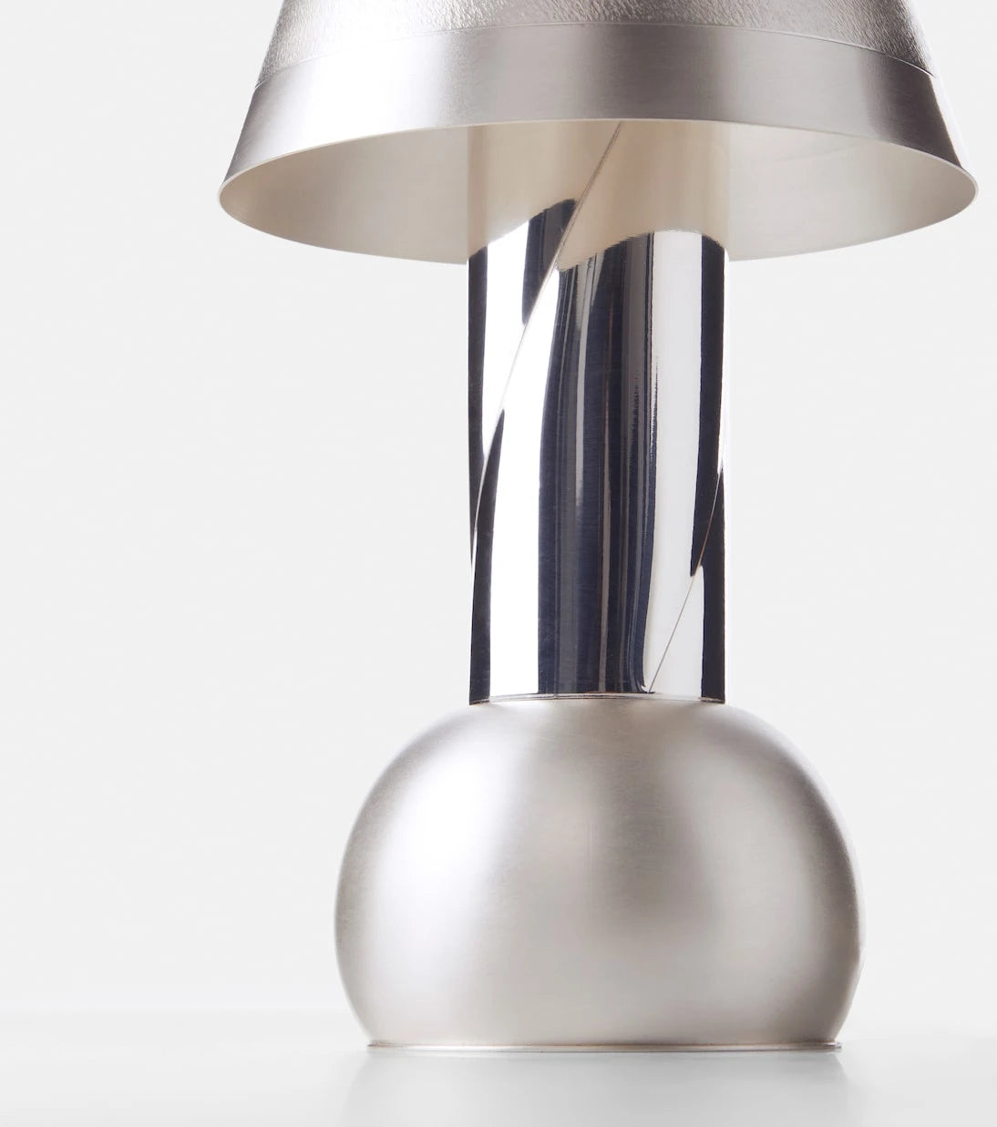 Natalia Criado - Silver-plated metal table lamp (EU plug)