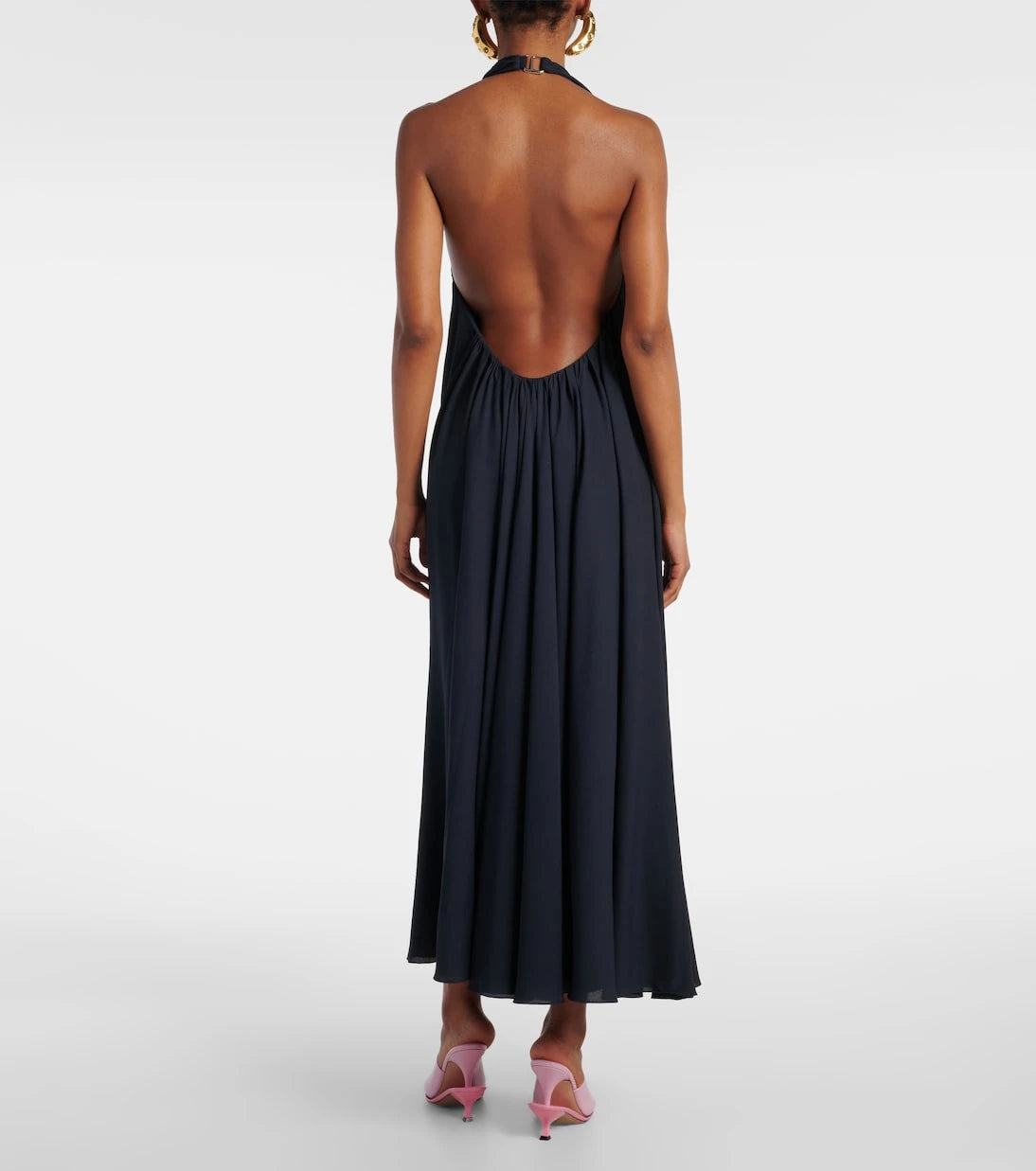 Jacquemus - فستان ماكسي نورما درابيه مفتوح الظهر من الكريب
