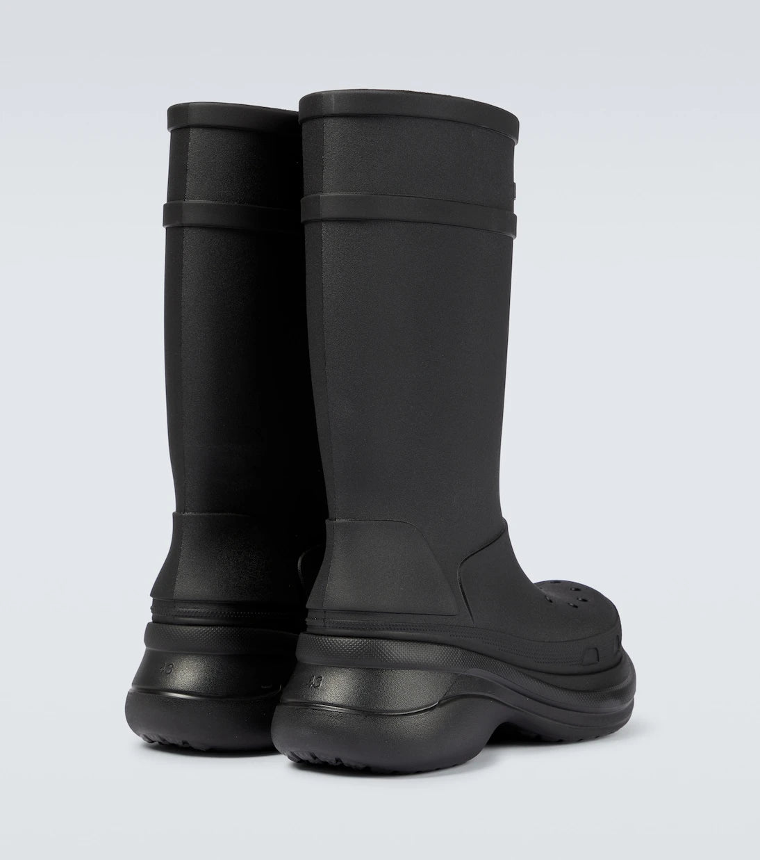 Balenciaga - أحذية Crocs™ الطويلة
