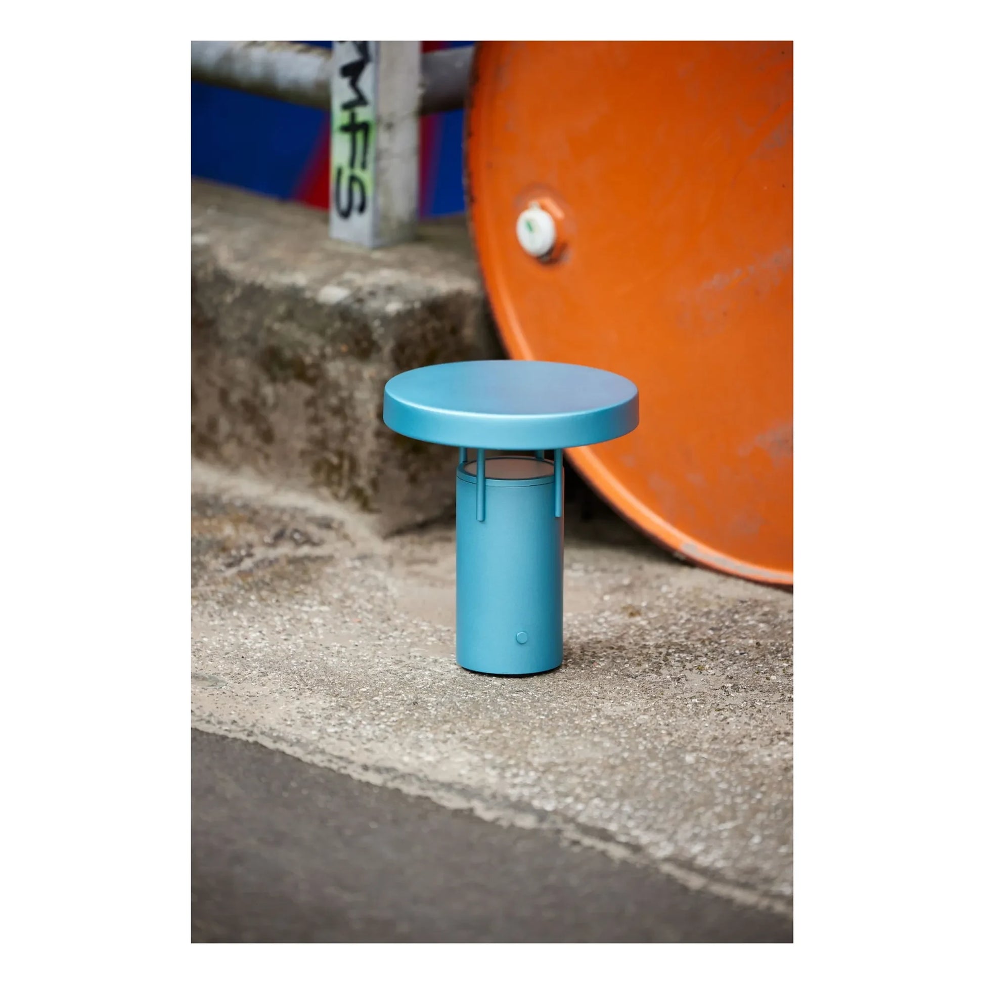 Hübsch - BringMe table lamp | metallic blue