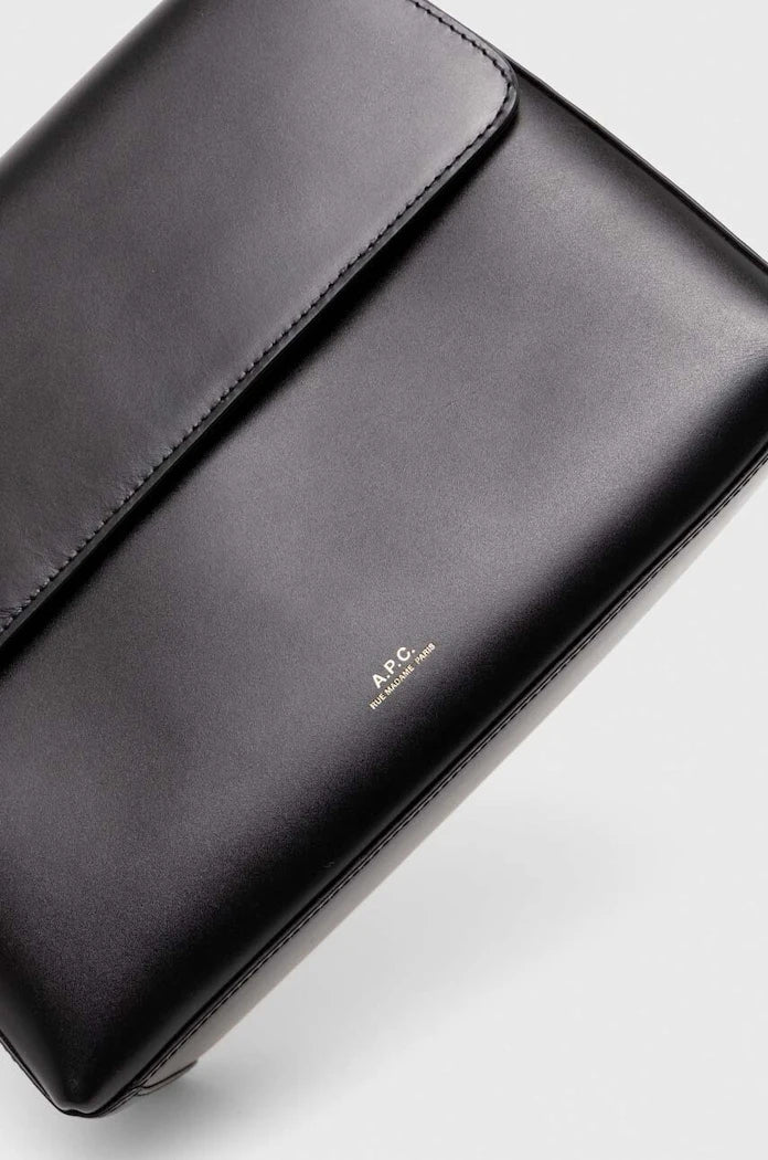 A.P.C. чанта дамска от кожа Sac Virginie Flap