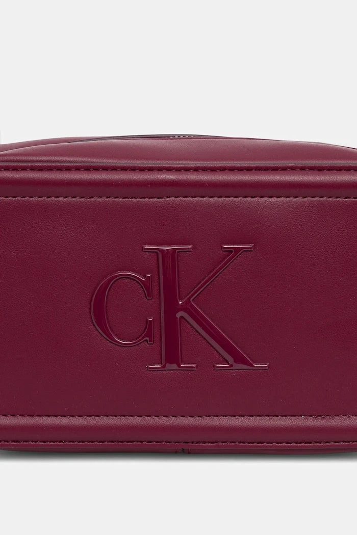 Calvin Klein kadın suni deri çapraz çanta