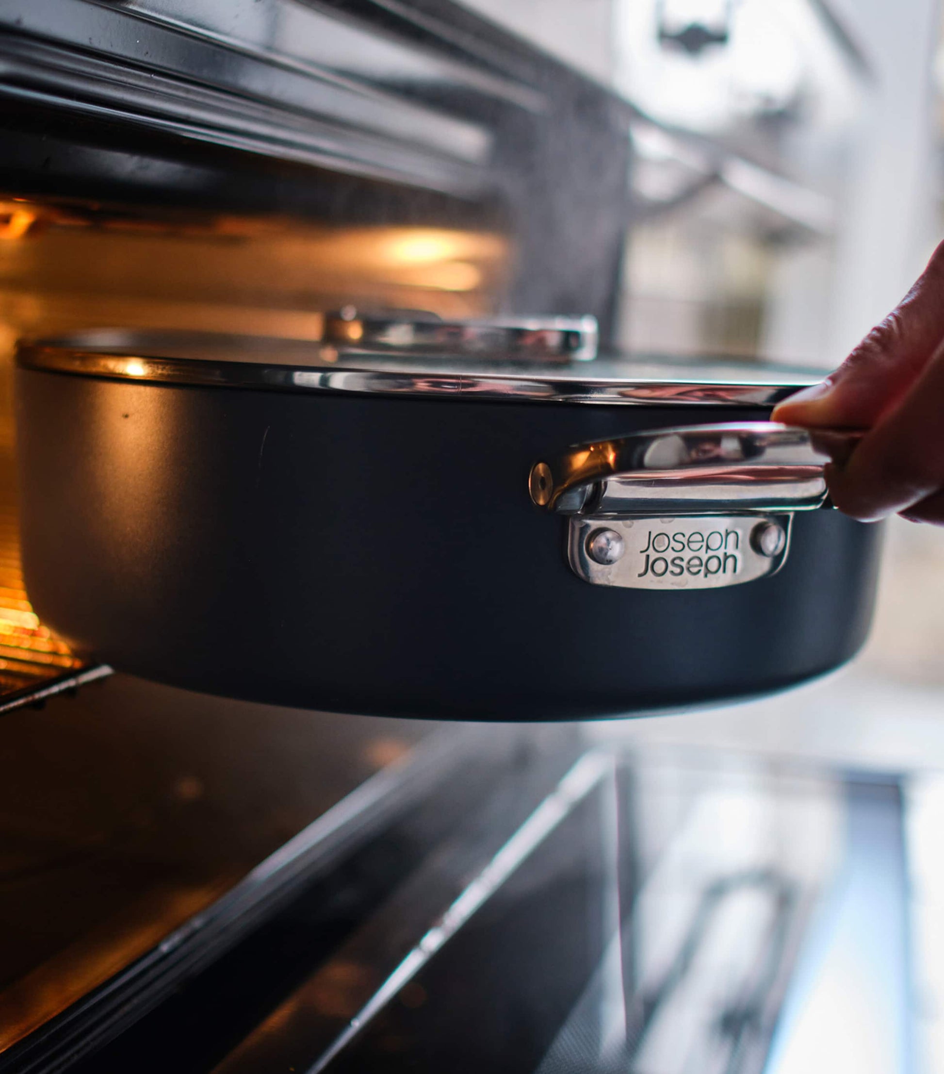 Space Non-Stick Folding Handle Casserole Pan and Lid (28cm)