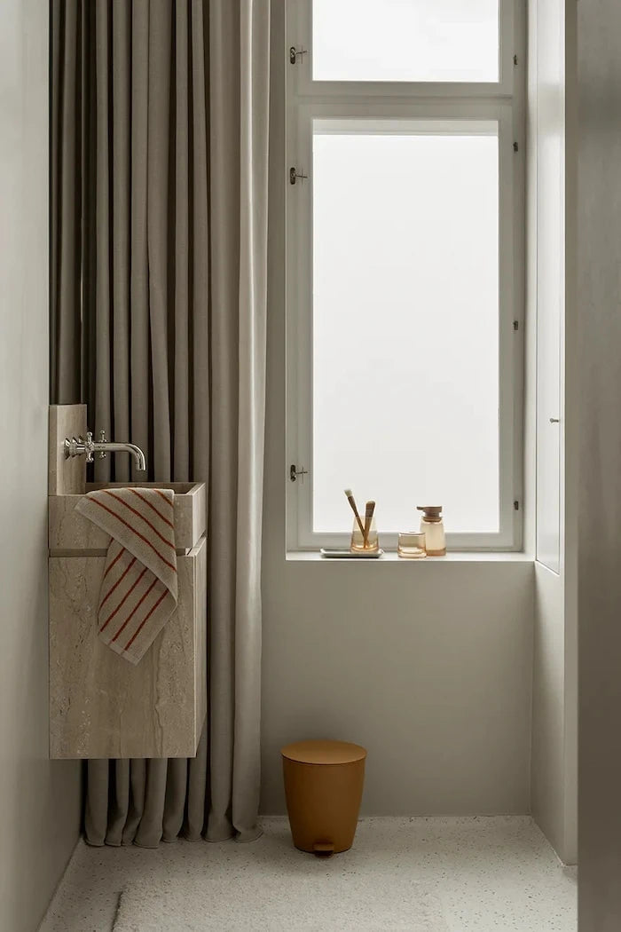 Renkli camdan Blomus banyo контейneri