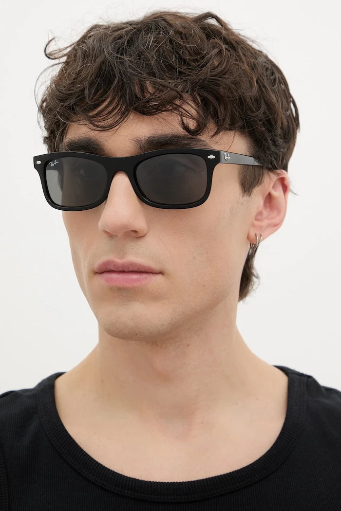 Ray-Ban güneş gözlüğü