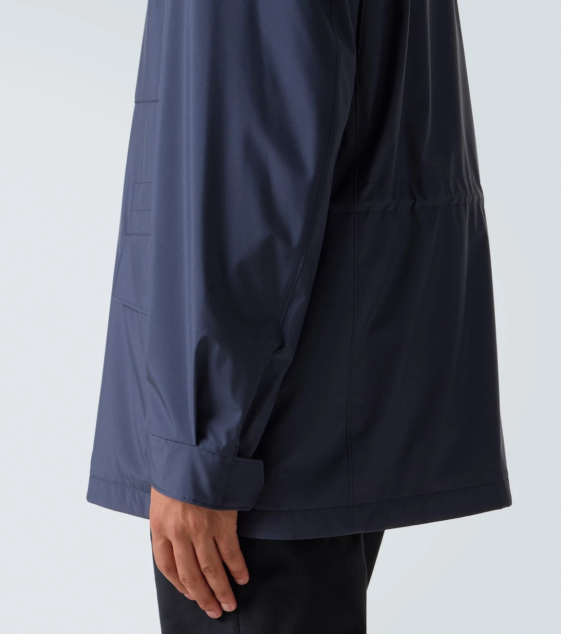 Loro Piana - سترة ترافيلر الميدانية التقنية