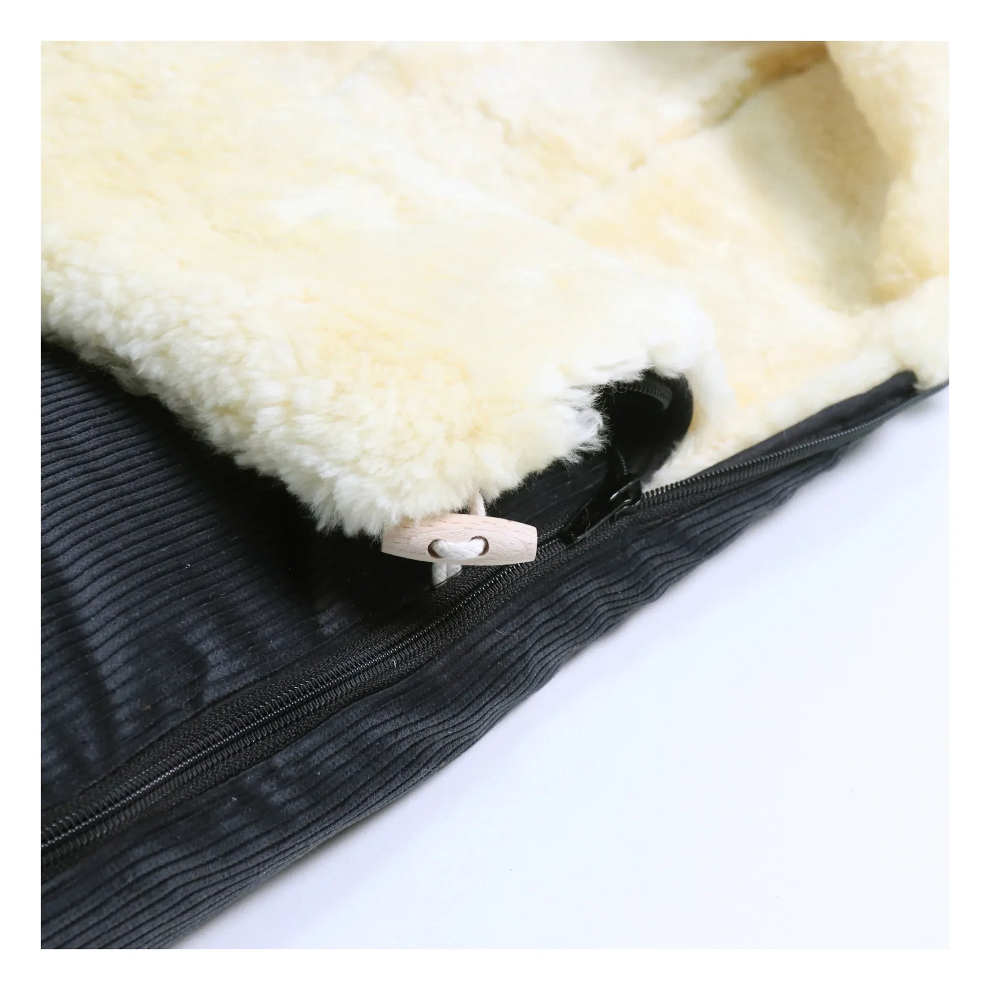 Kaiser - Filius Lambskin Universal Footmuff | Black