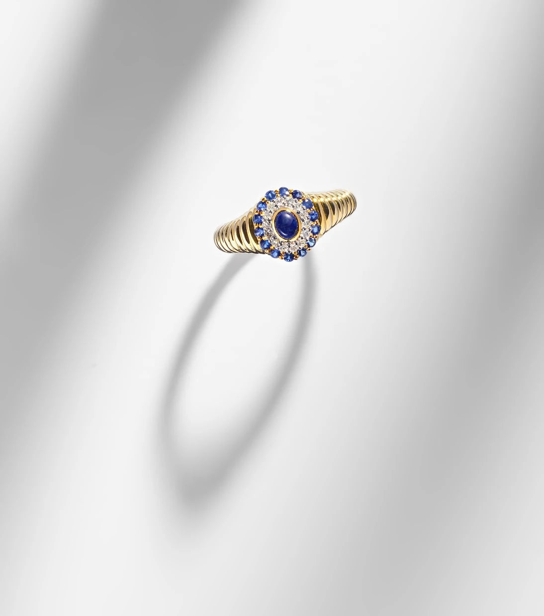 Yvonne Léon - Berlingot Pompadour Baby 9kt ring with gemstones