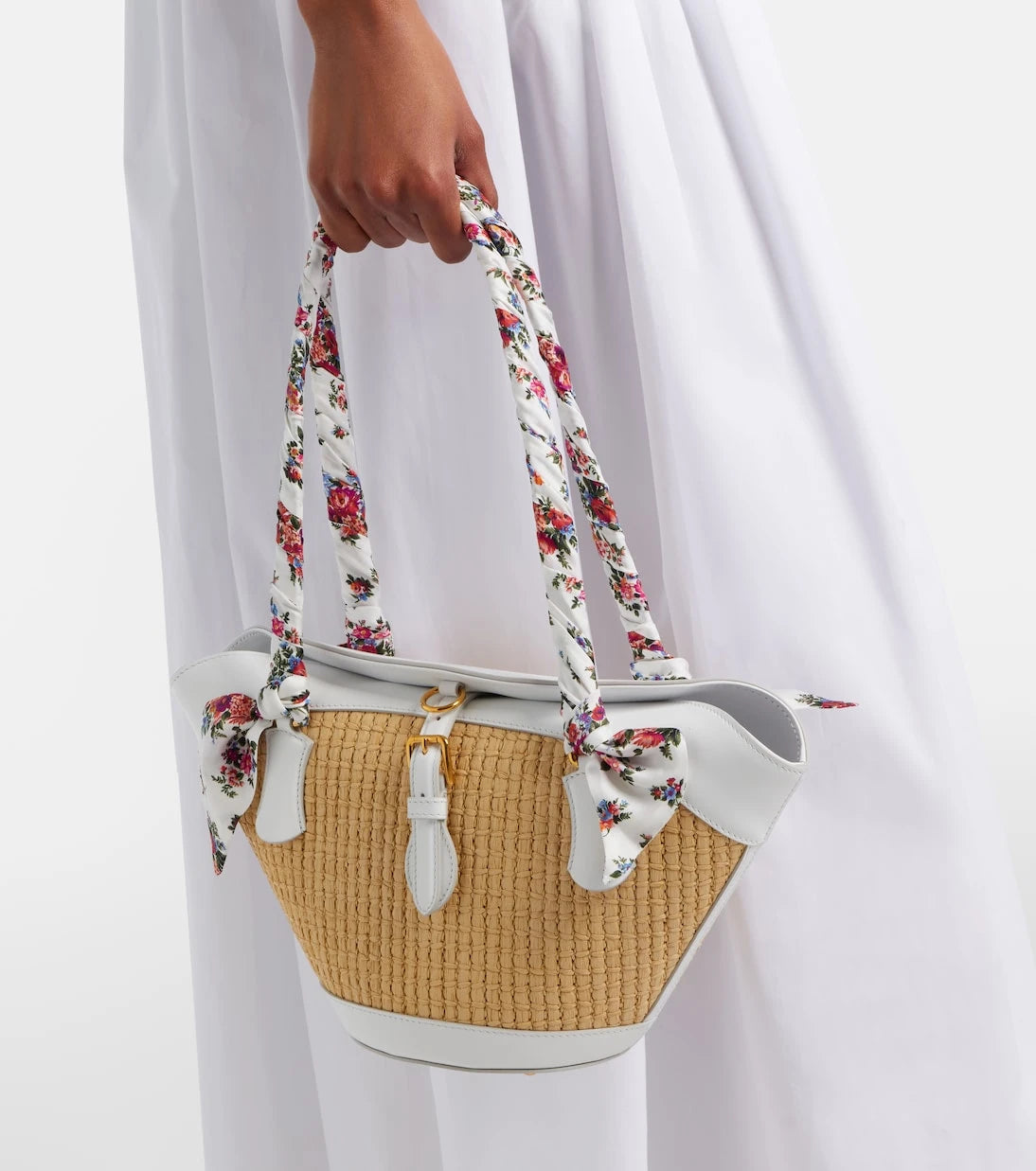 Dolce&Gabbana - حقيبة توت كابري متوسطة الحجم من الرافيا والمزينة بالجلد