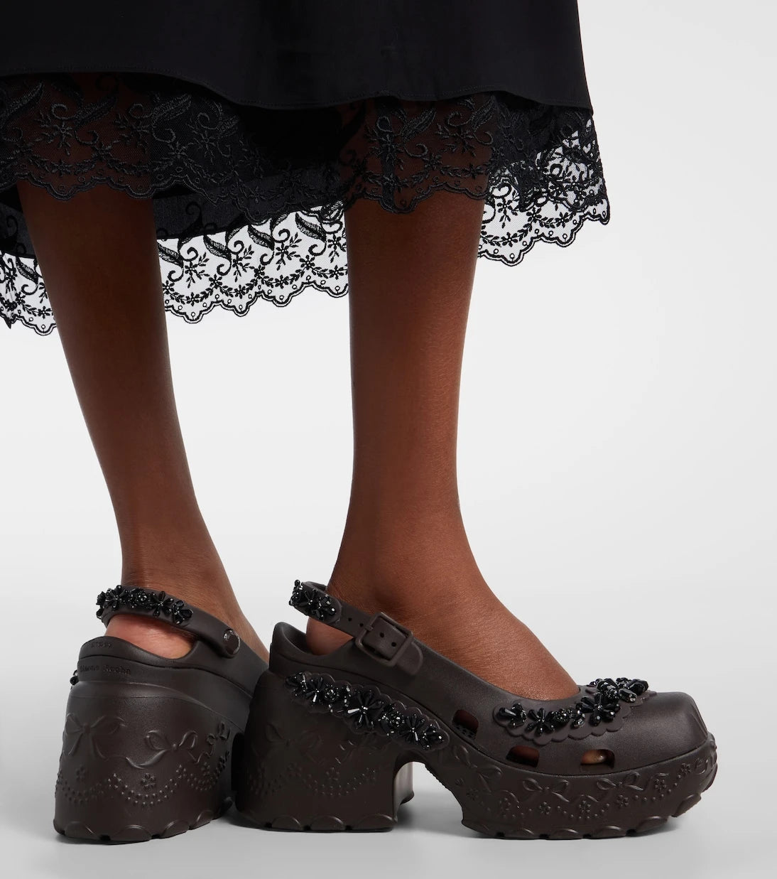 Simone Rocha - حذاء كروكس بكعب مزين ومفتوح من الخلف
