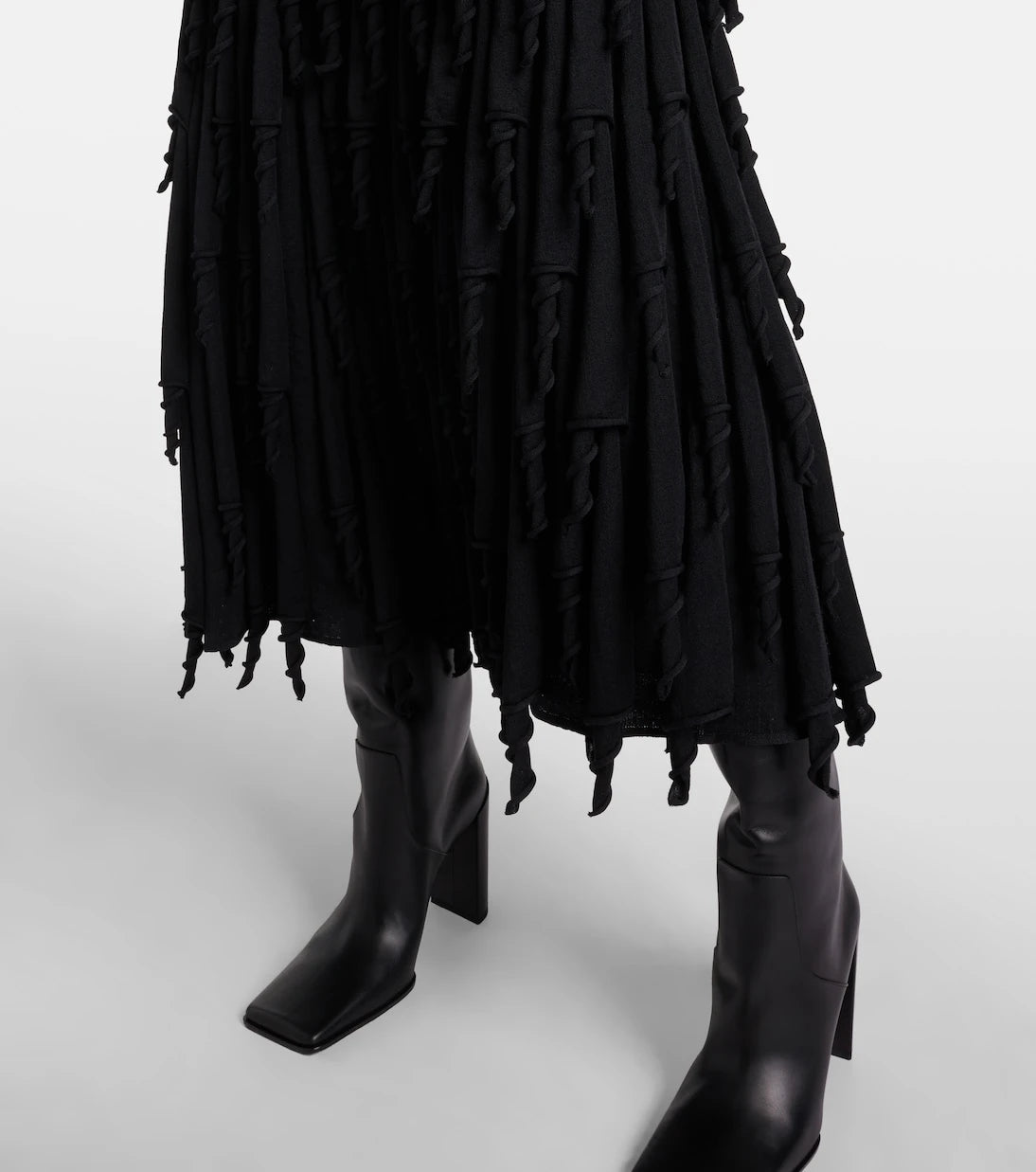 Alaïa - تنورة ماكسي متعددة الطبقات من الصوف والحرير