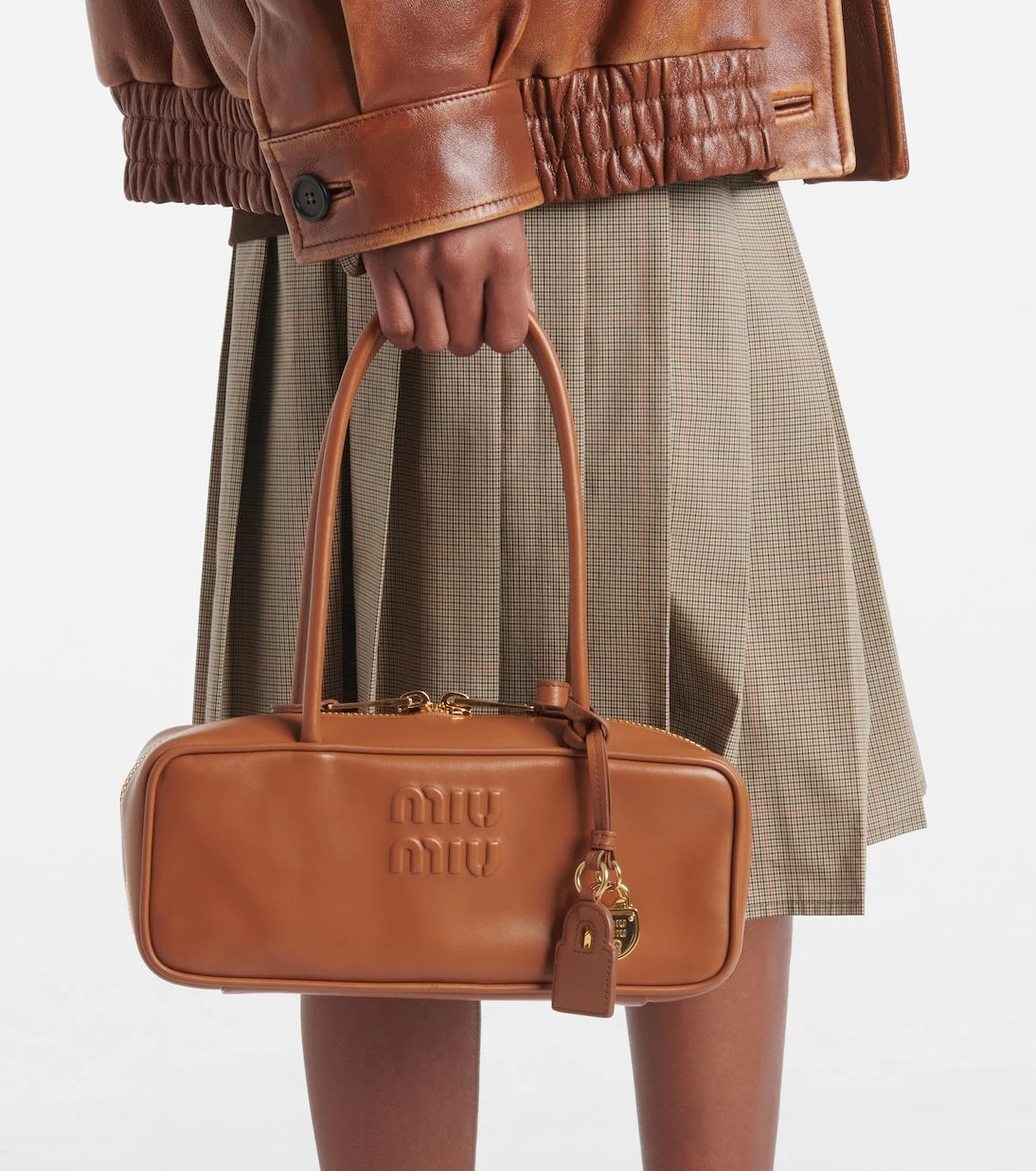 Miu Miu - Beau logo embossed leather tote bag