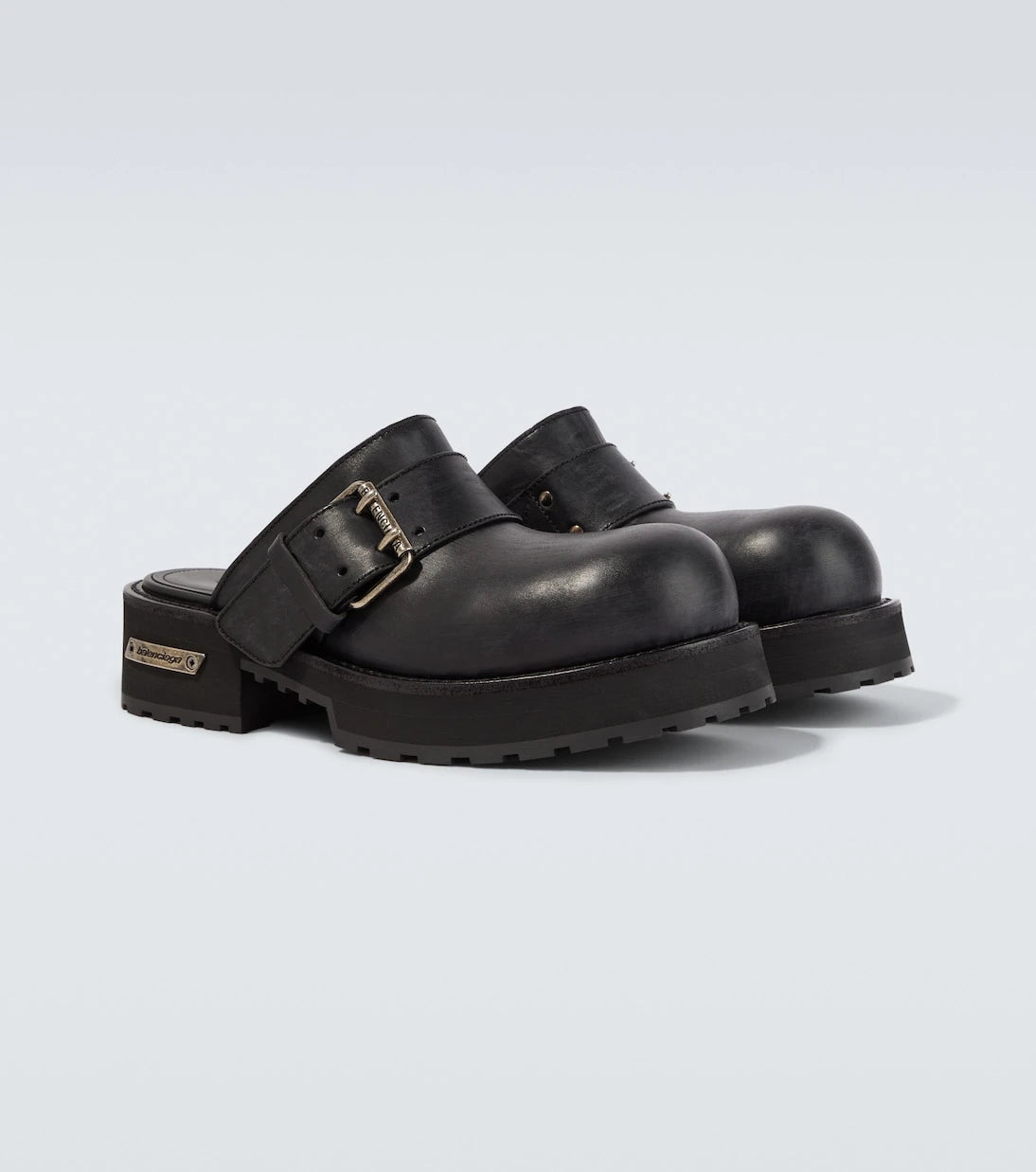 Balenciaga - حذاء البغل فينوم الجلدي