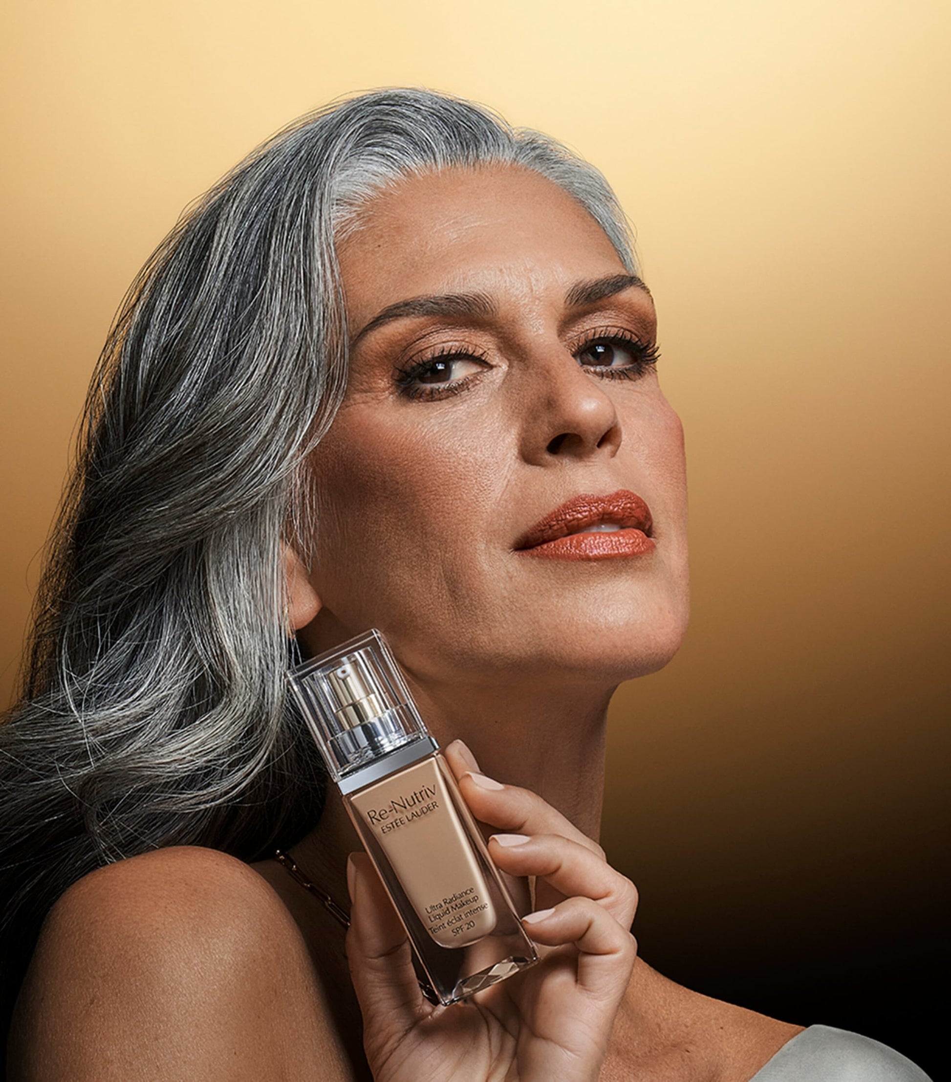 Estée Lauder Re-Nutriv Ultra Radiance Liquid Foundation SPF 20