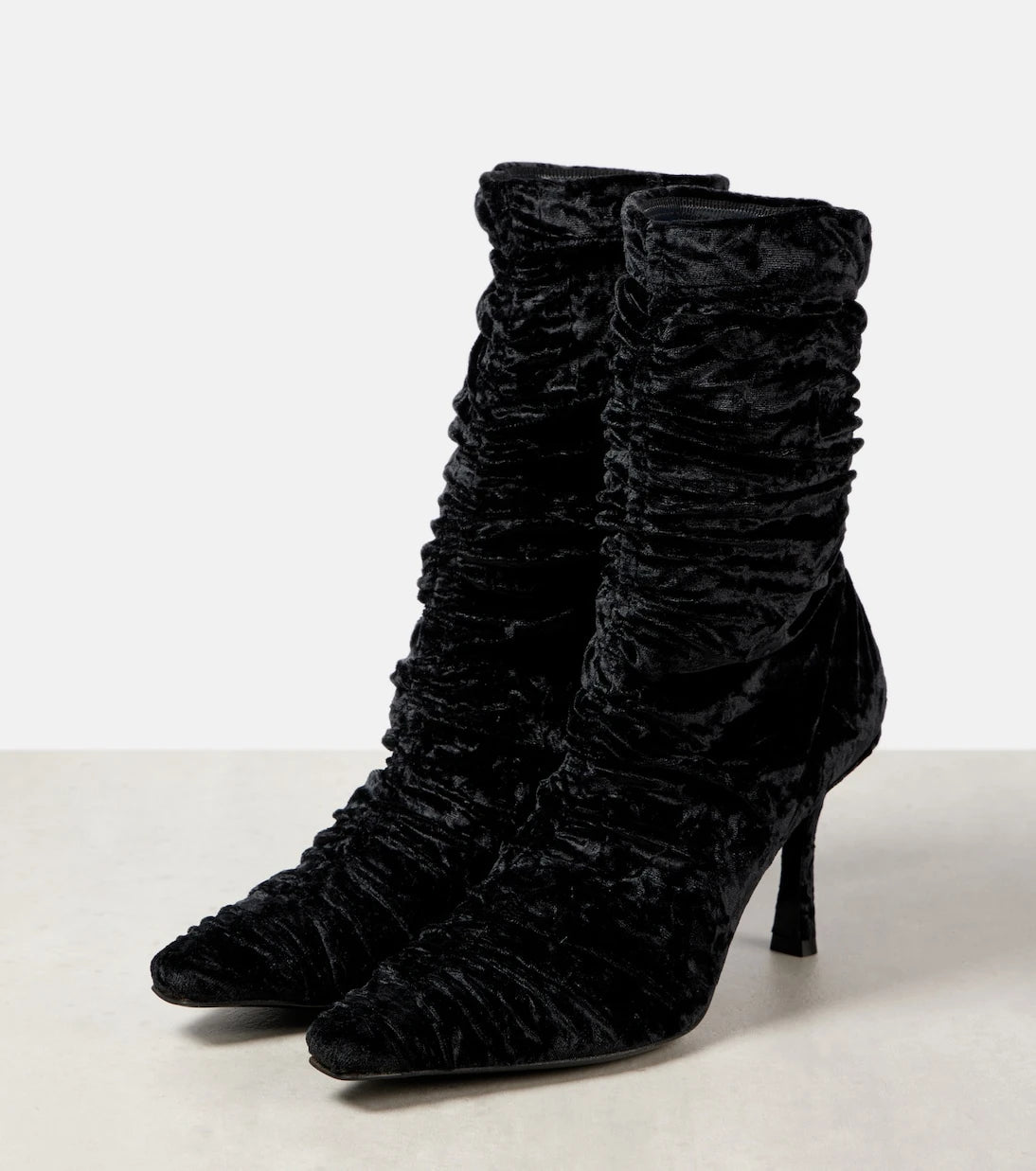 Jimmy Choo - جزمة لوتا 85 المخملية للكاحل