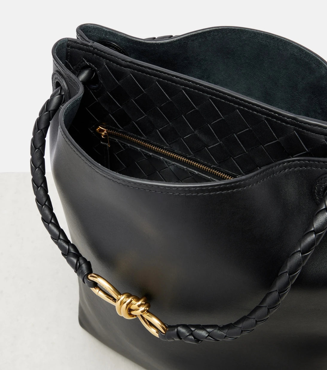 Bottega Veneta - حقيبة أنديامو دلو صغيرة من الجلد