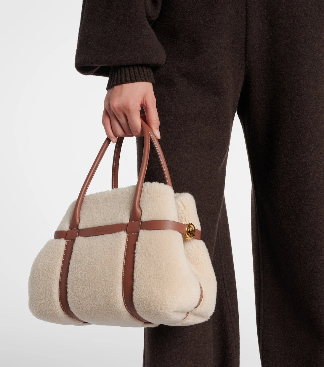 Loro Piana - حقيبة توت Ghiera الصغيرة المبطنة بفرو الشيرلينغ