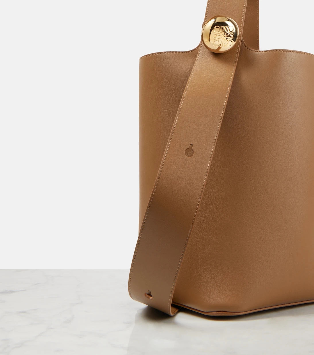 Loewe - Pebble Medium leather bucket bag