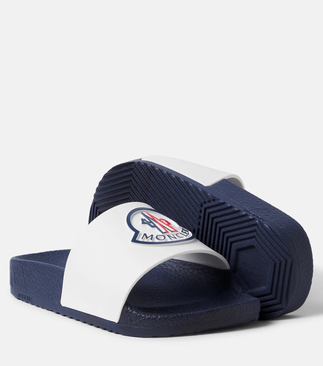 Moncler Enfant - Logo slides