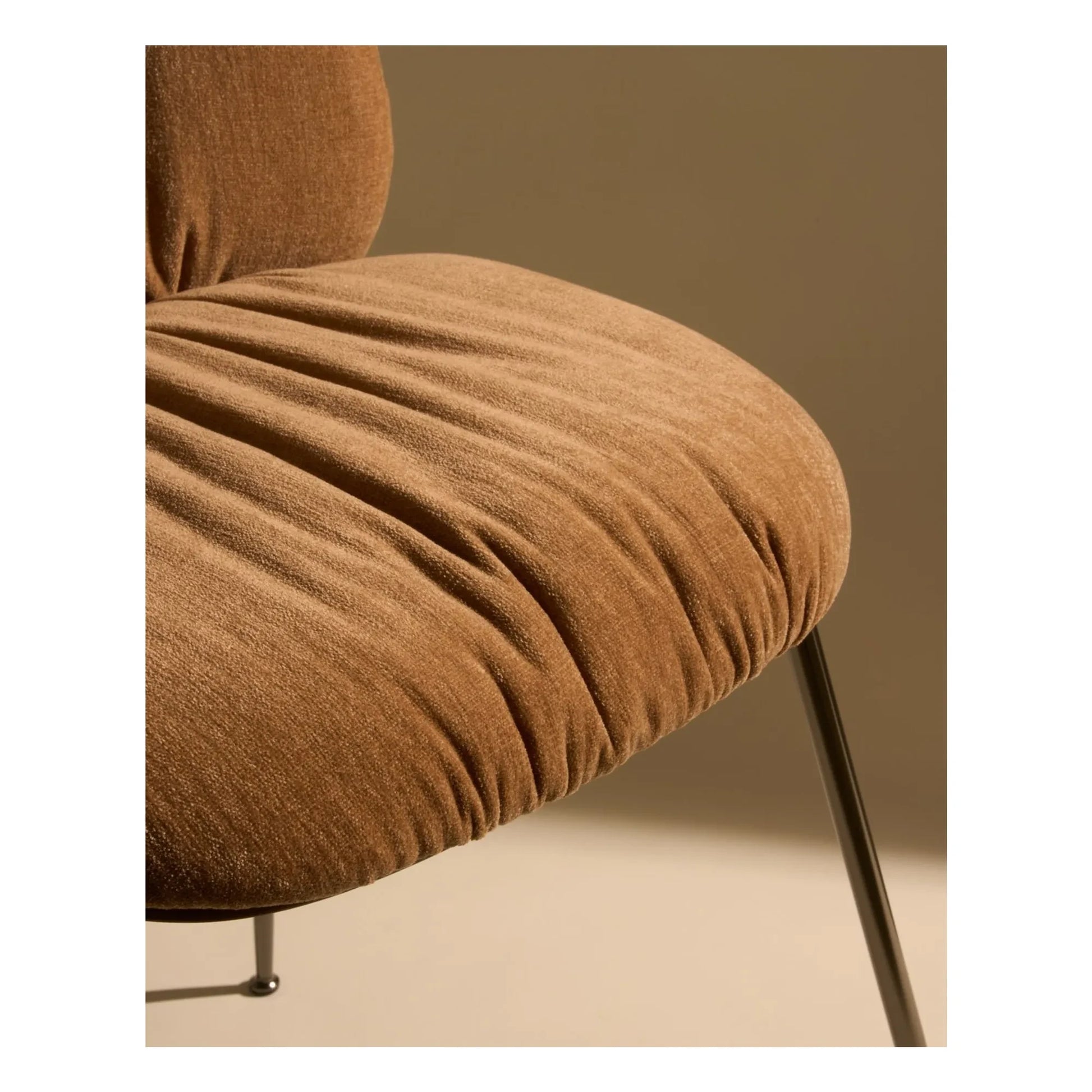 Gubi - Beetle Soft chair, Gamfratesi | Caramel