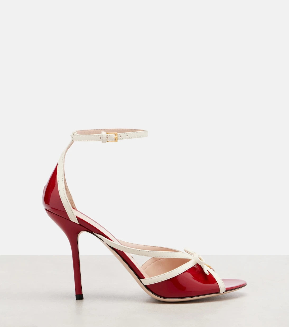 Valentino Garavani - Bepointy 100 patent leather sandals