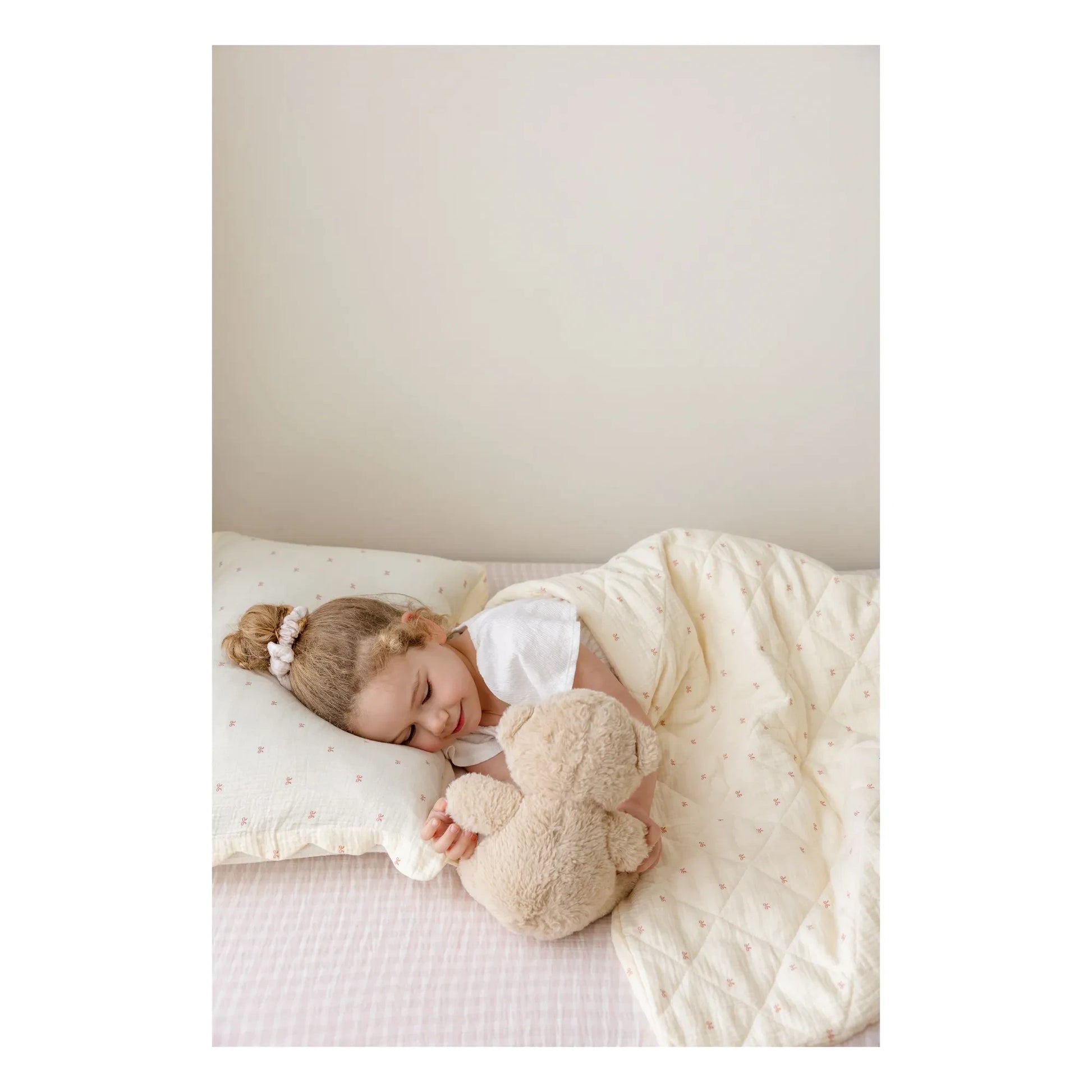 Soft Spot - Ribbon quilted blanket in organic cotton | Ecru