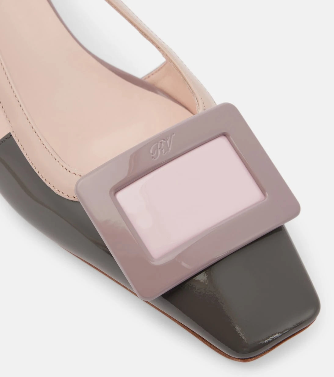 Roger Vivier - حذاء "بيل فيفييه" بكعب عالٍ ومفتوح من الخلف من الجلد اللامع