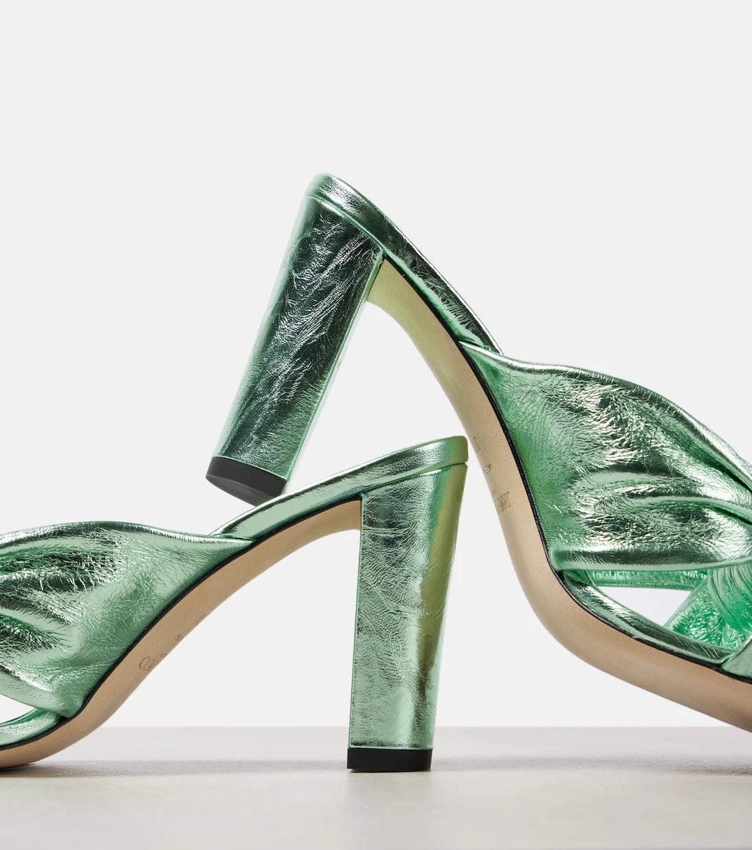 Jimmy Choo - صندل Avenue 85 من الجلد الميتاليك