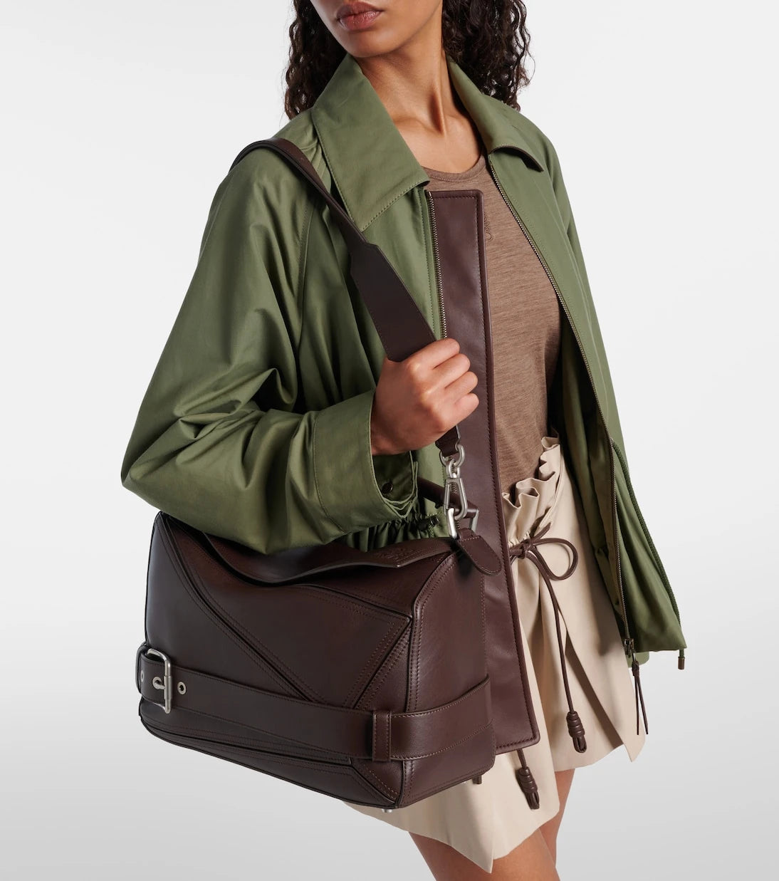 Loewe - حقيبة توتس بايكر لارج من الجلد بتصميم بازل